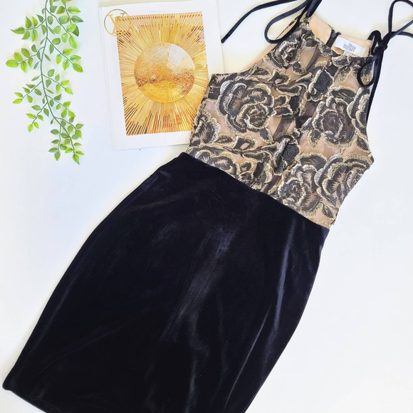 Badgley Mischka Dresses & Skirts - Belle Badgley Mischka Trysta Halter Dress Size 0